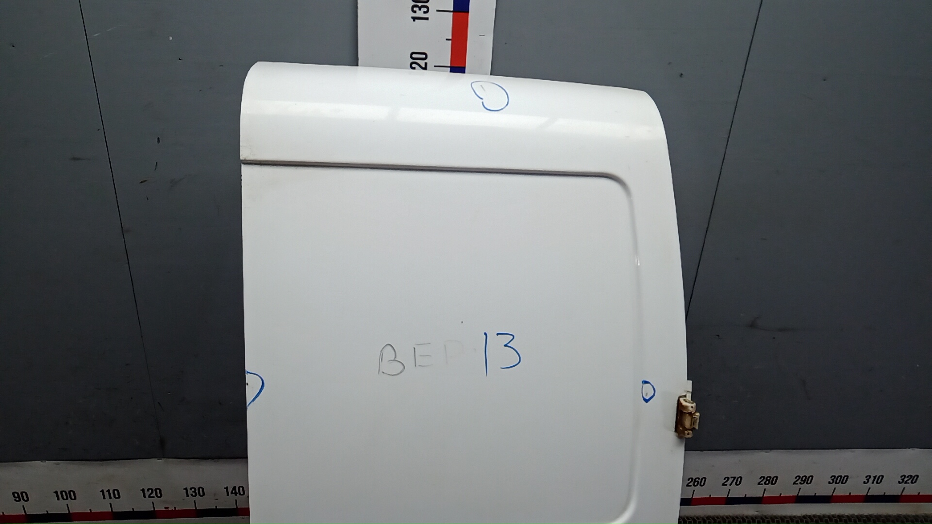 Дверь багажника правая