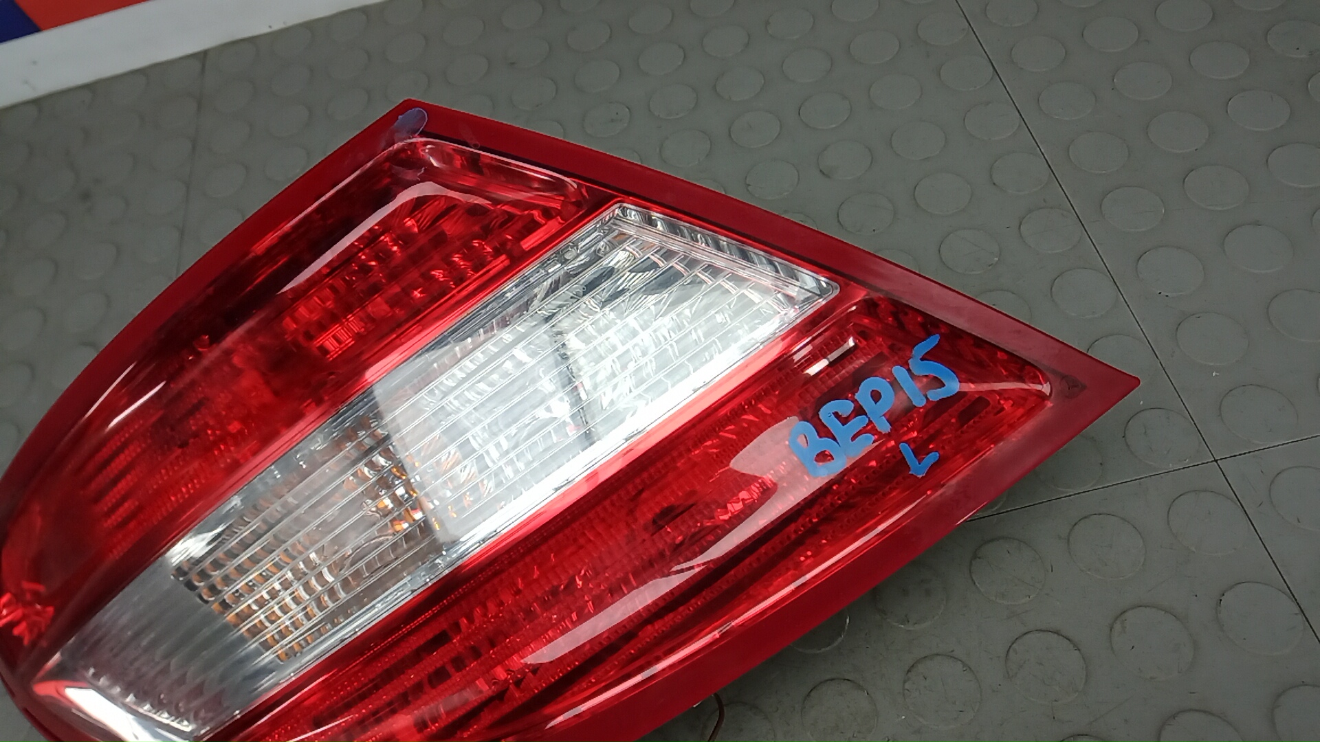 Фонарь задний левый