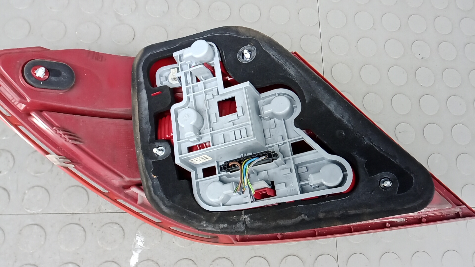 Фонарь задний правый