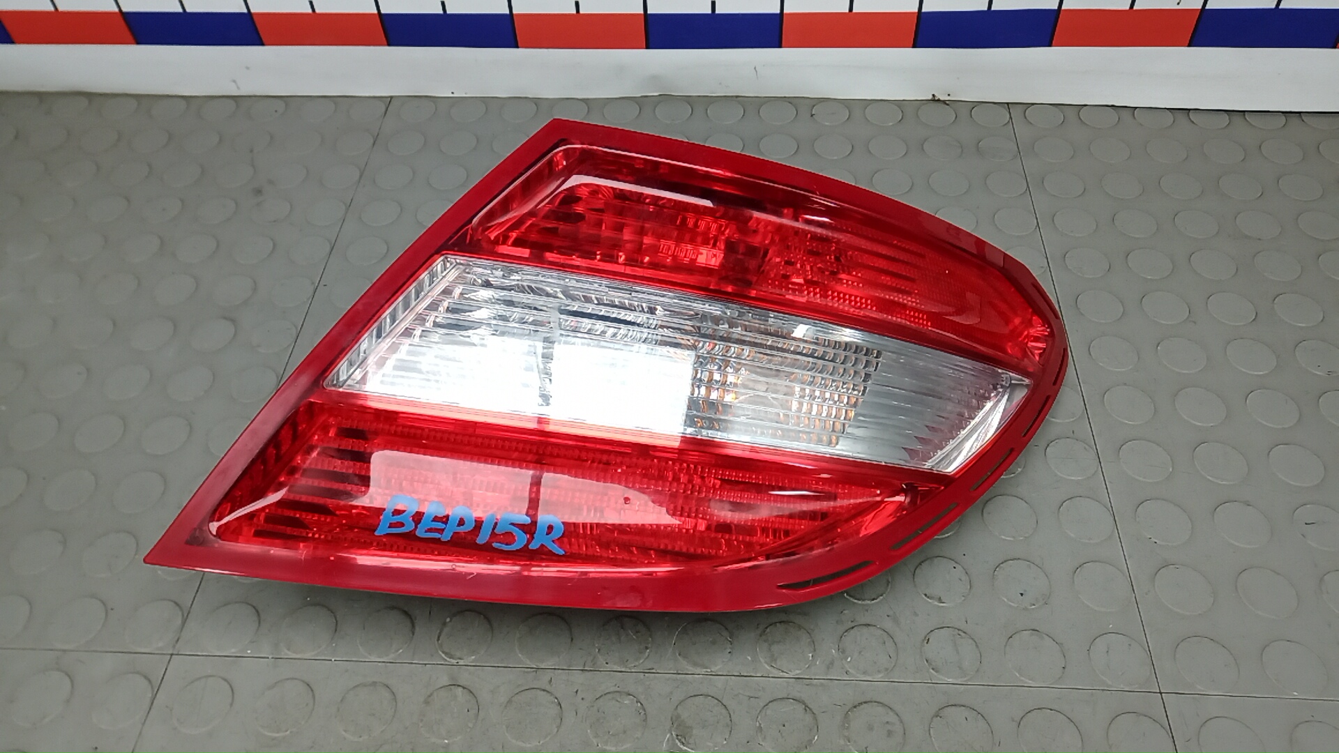 Фонарь задний правый