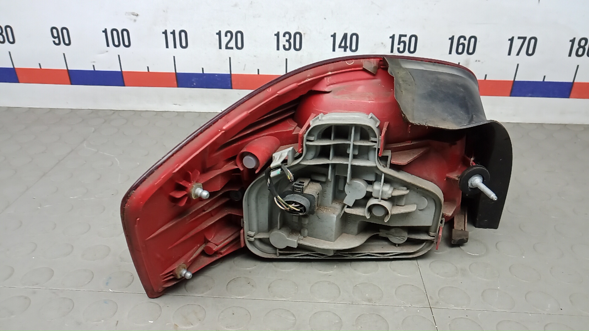 Фонарь задний правый