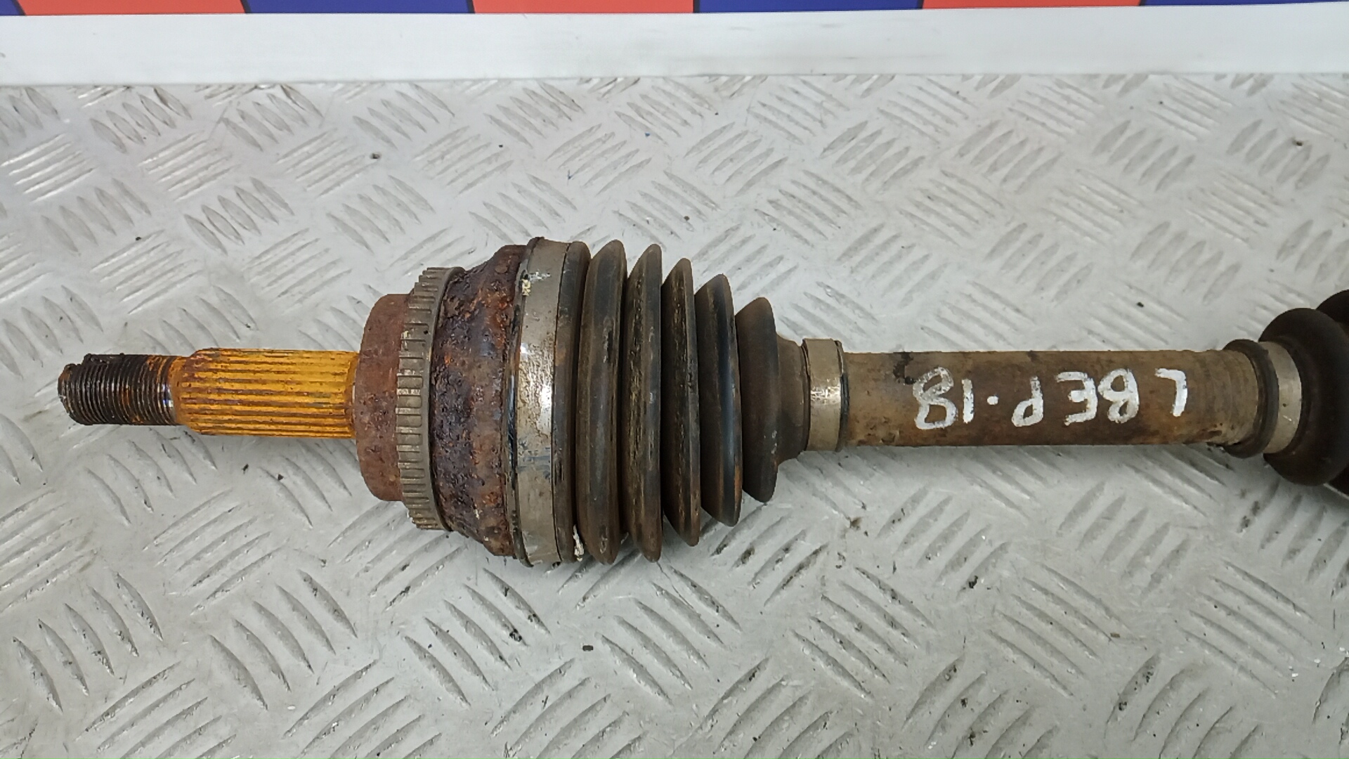 Полуось передняя левая