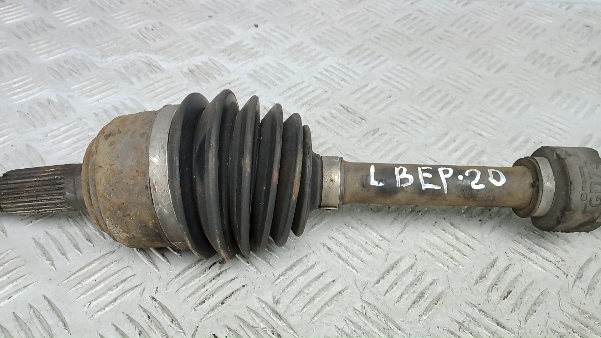 Полуось передняя левая