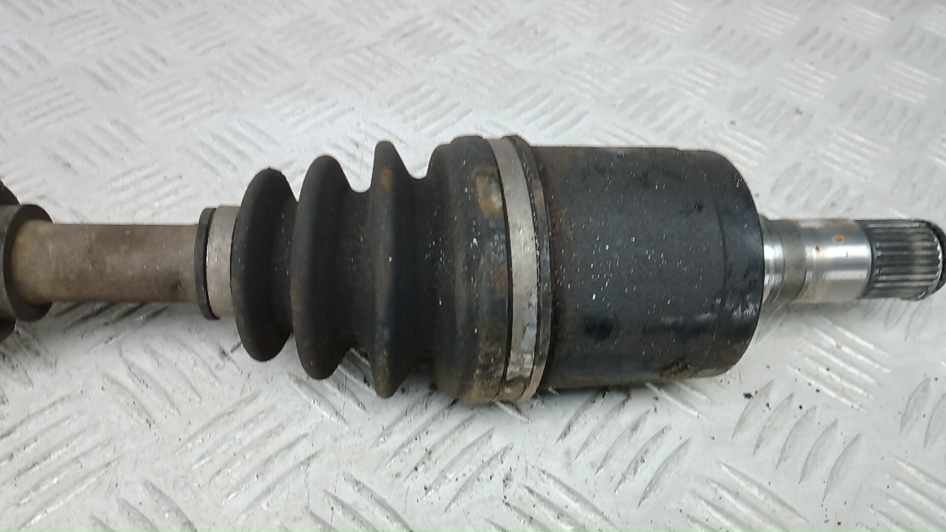 Полуось передняя левая