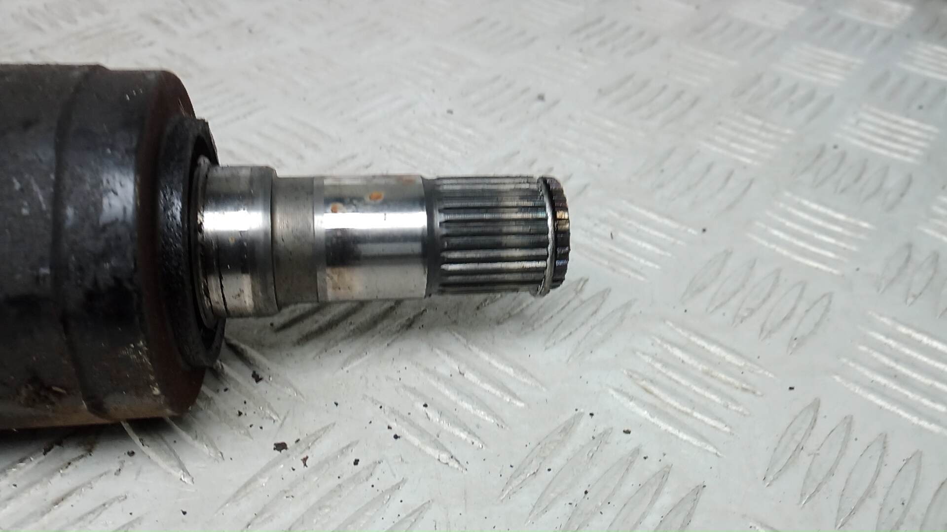 Полуось передняя левая