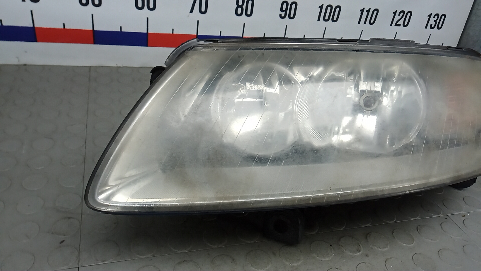 Фара левая