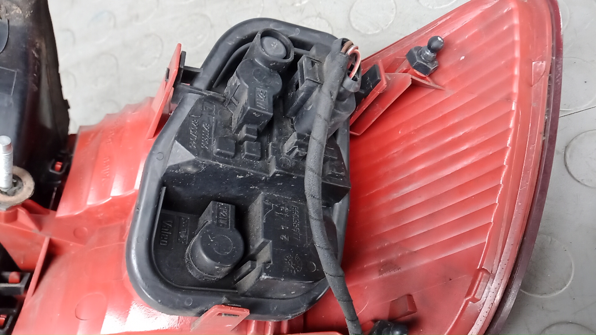 Фонарь задний левый