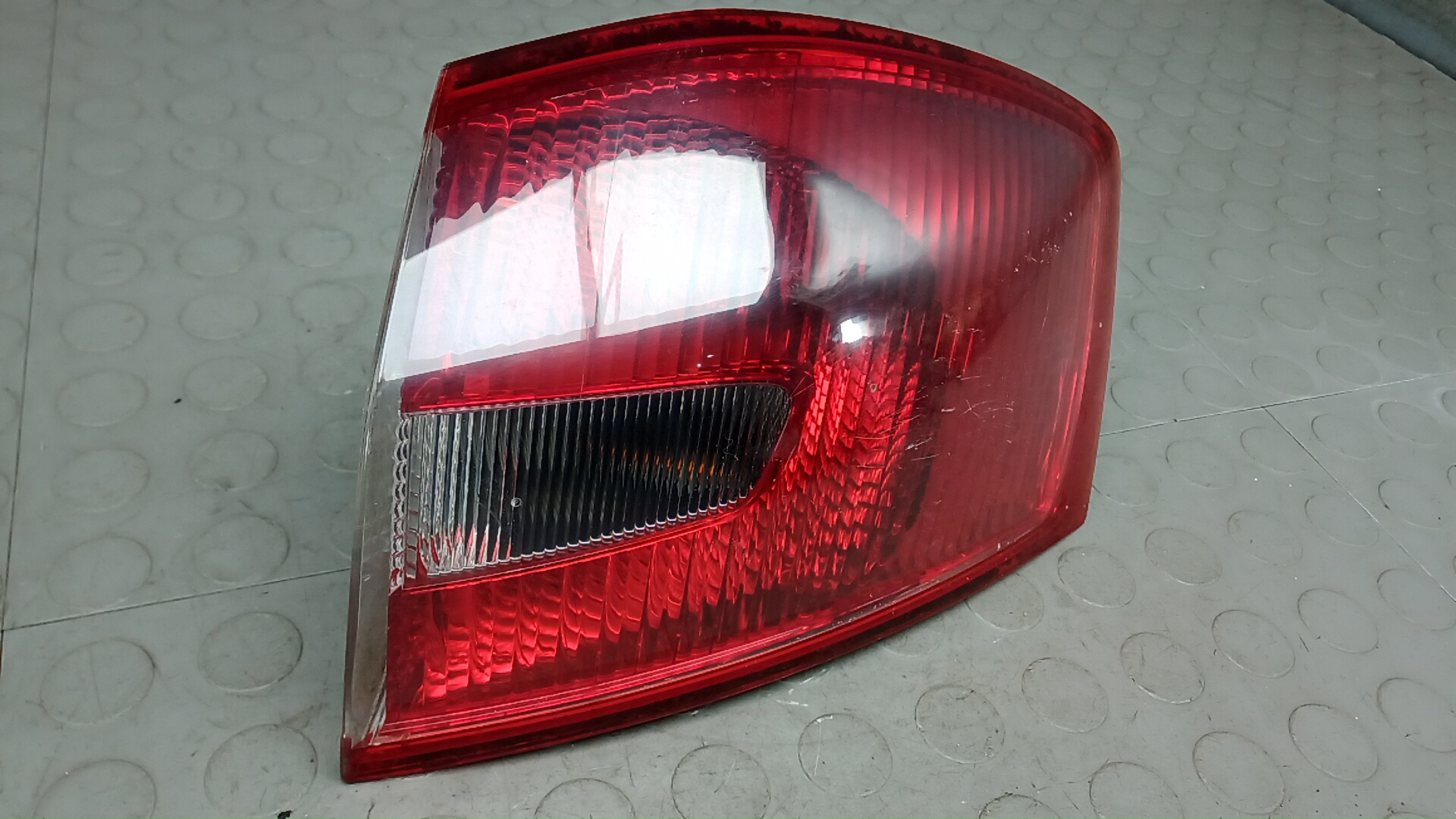 Фонарь задний правый