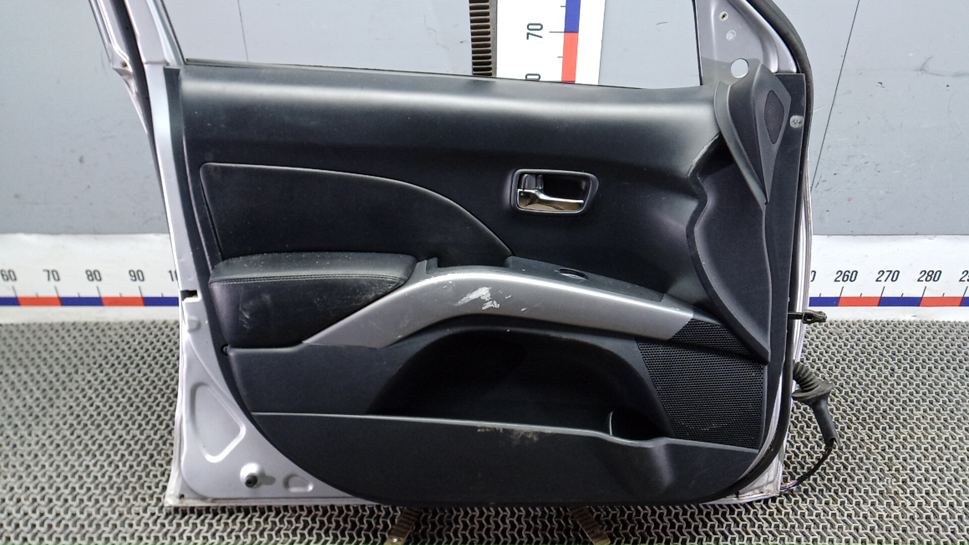 Дверь передняя левая