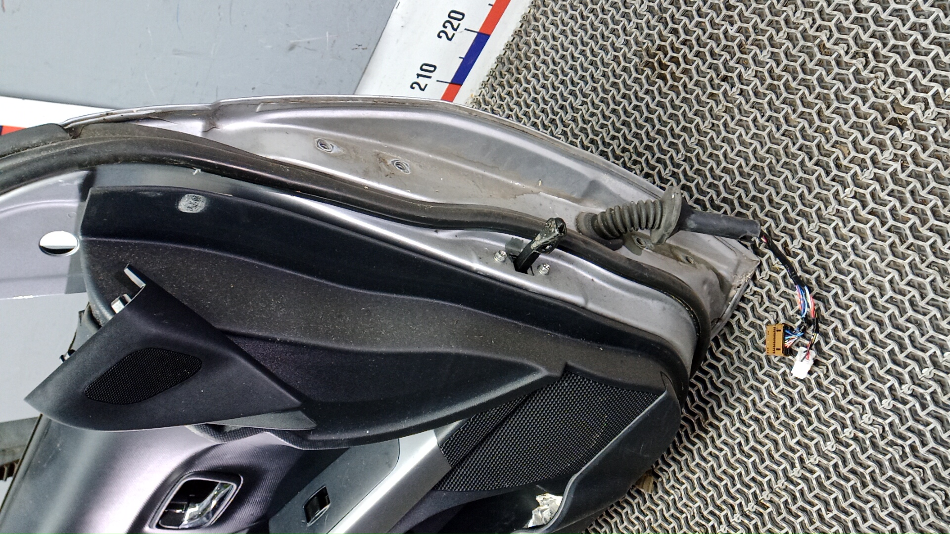 Дверь передняя левая