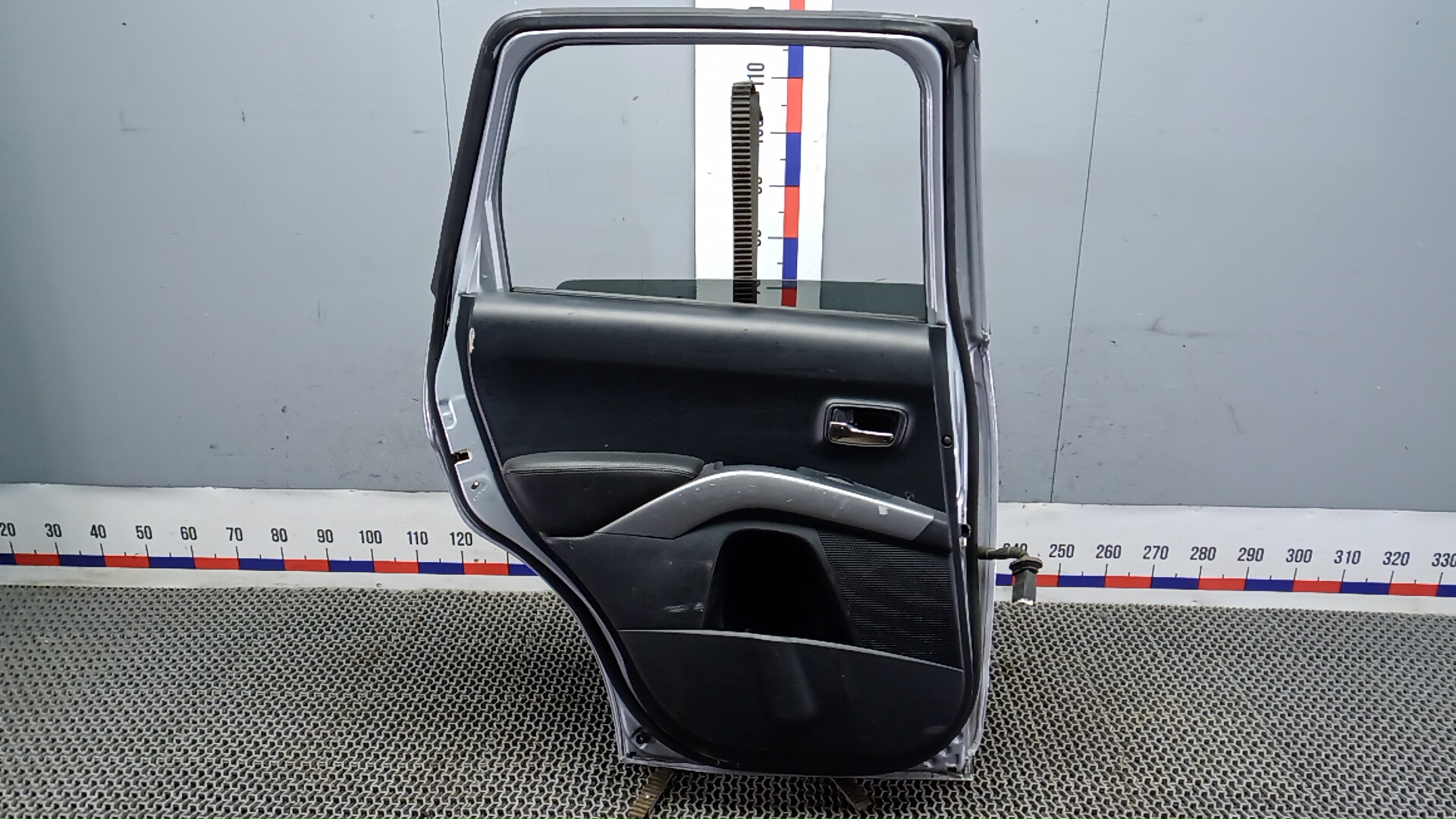 Дверь задняя левая