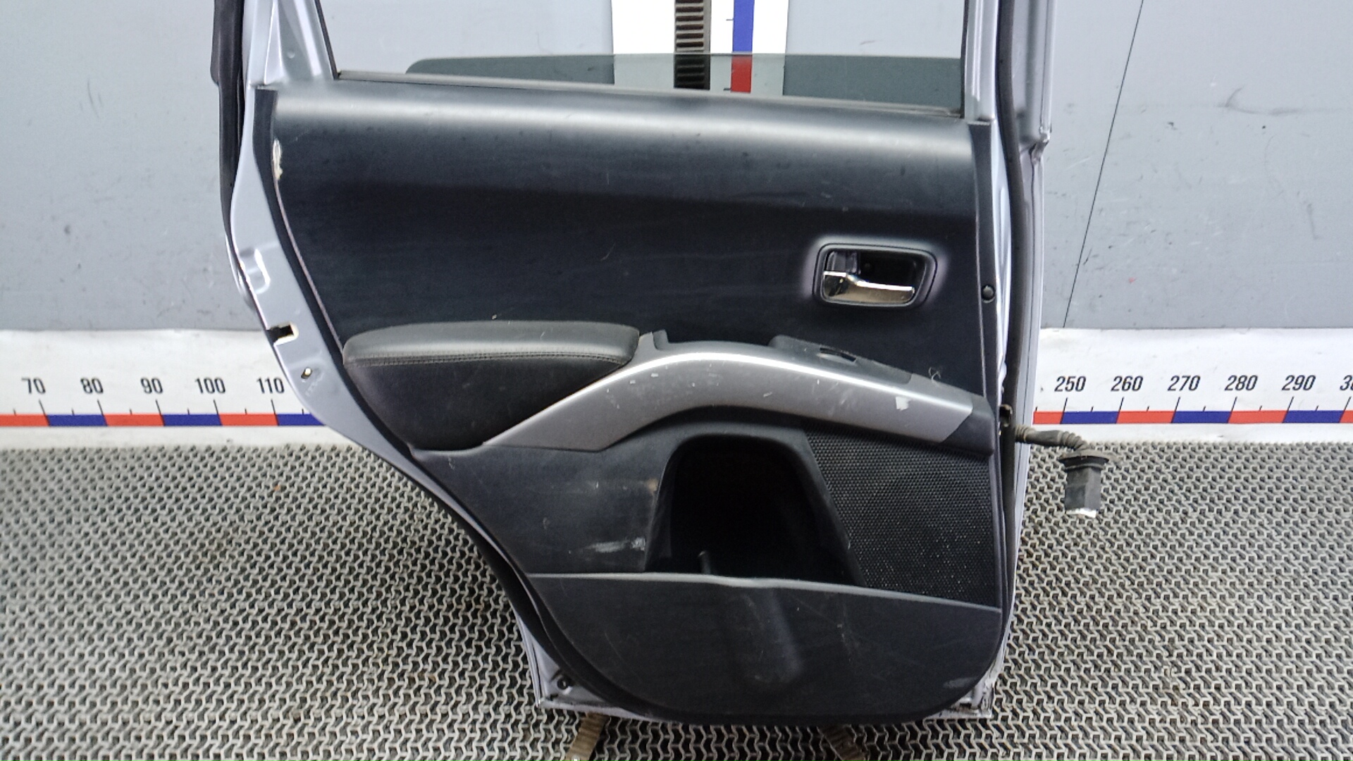 Дверь задняя левая