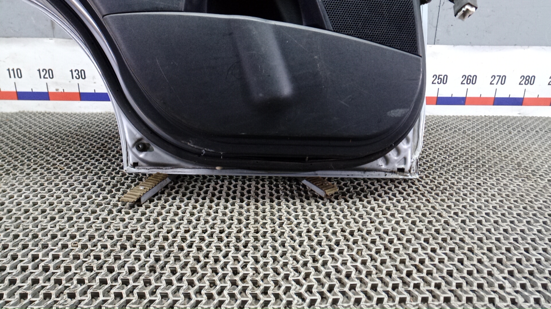 Дверь задняя левая