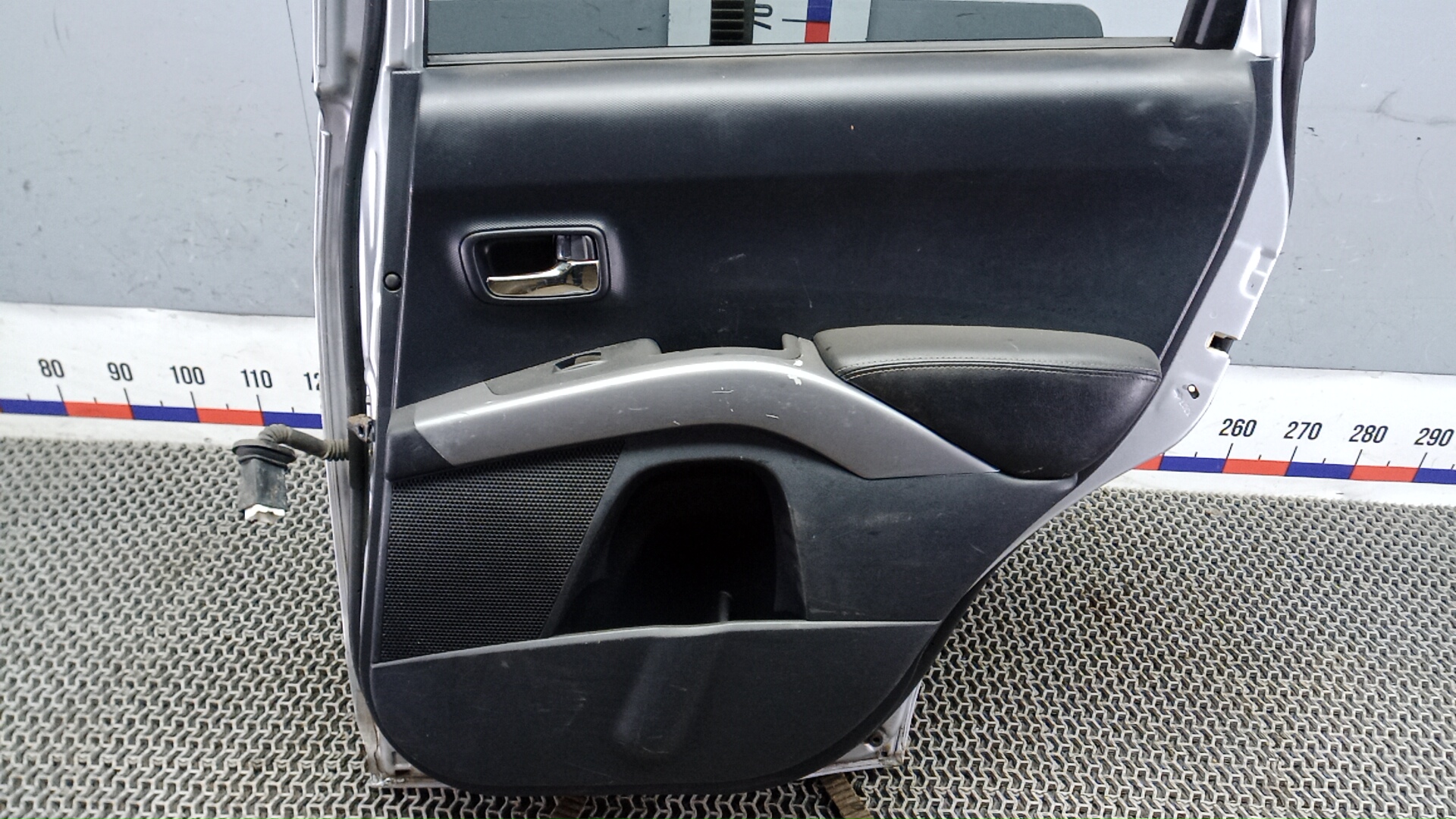 Дверь задняя правая