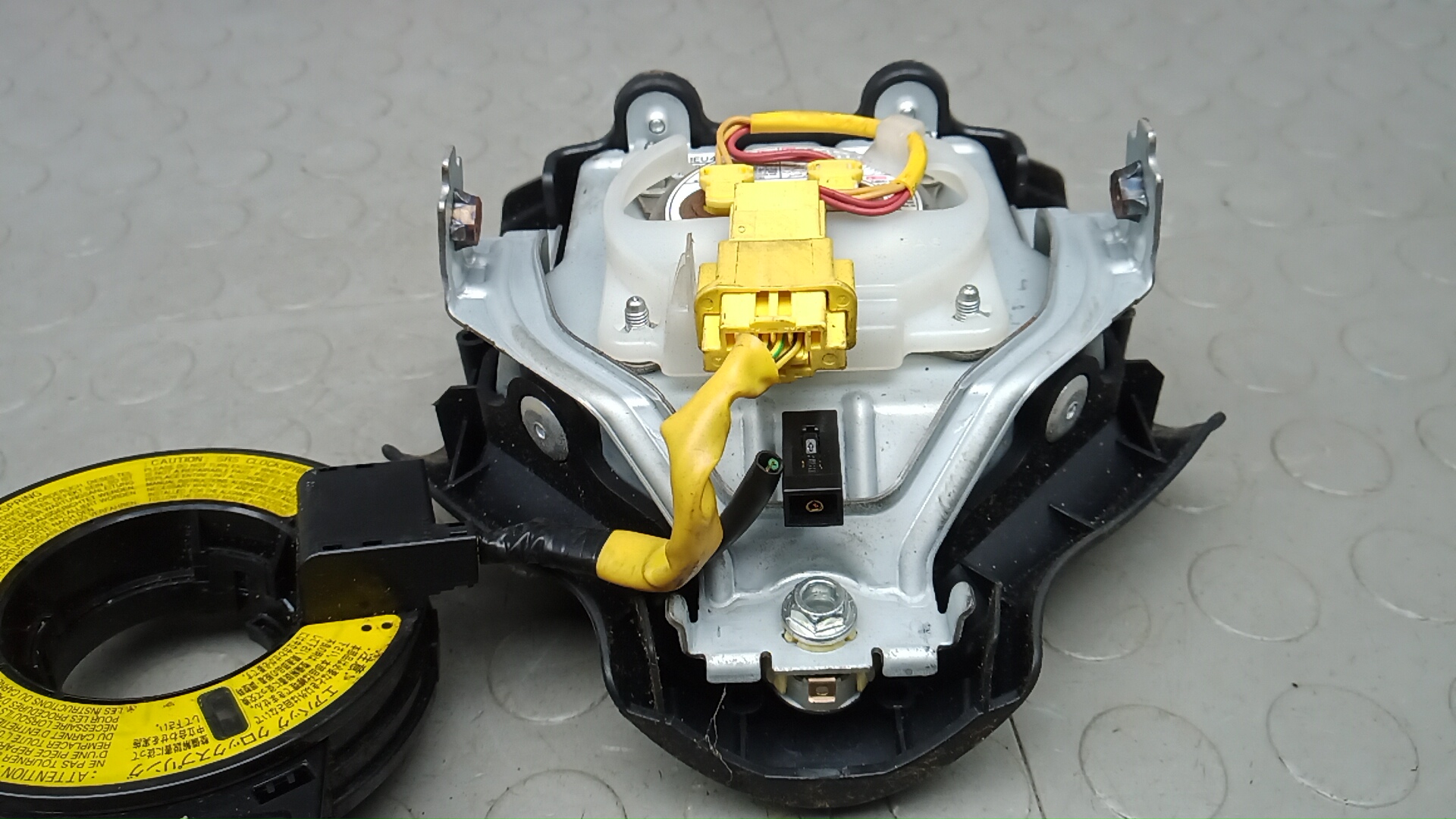 Подушка безопасности в рулевое колесо