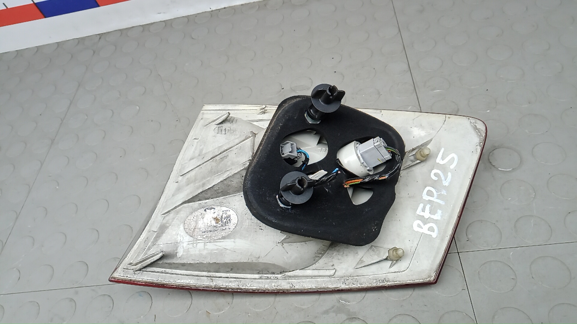 Фонарь задний левый