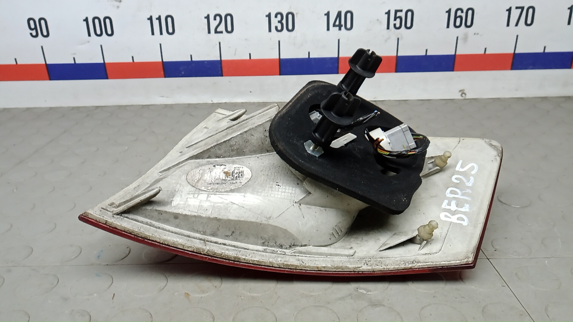 Фонарь задний левый