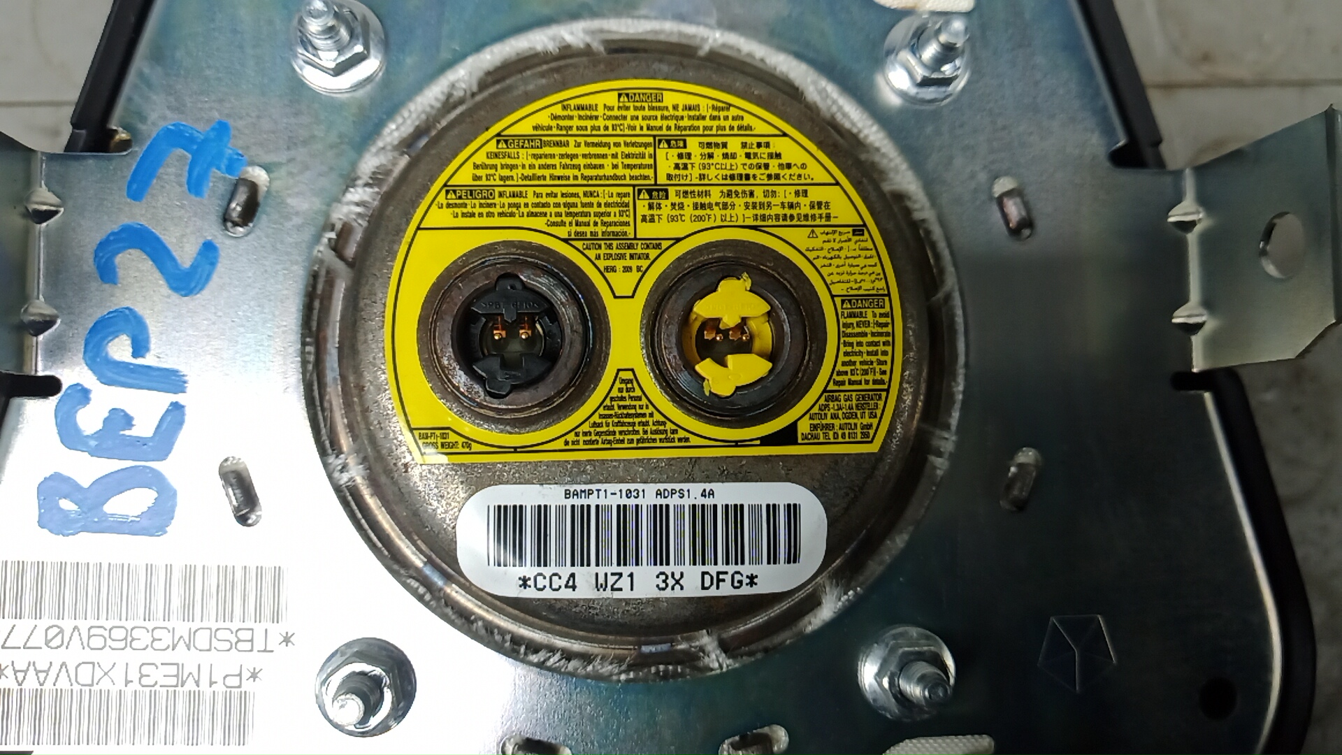 Подушка безопасности в рулевое колесо