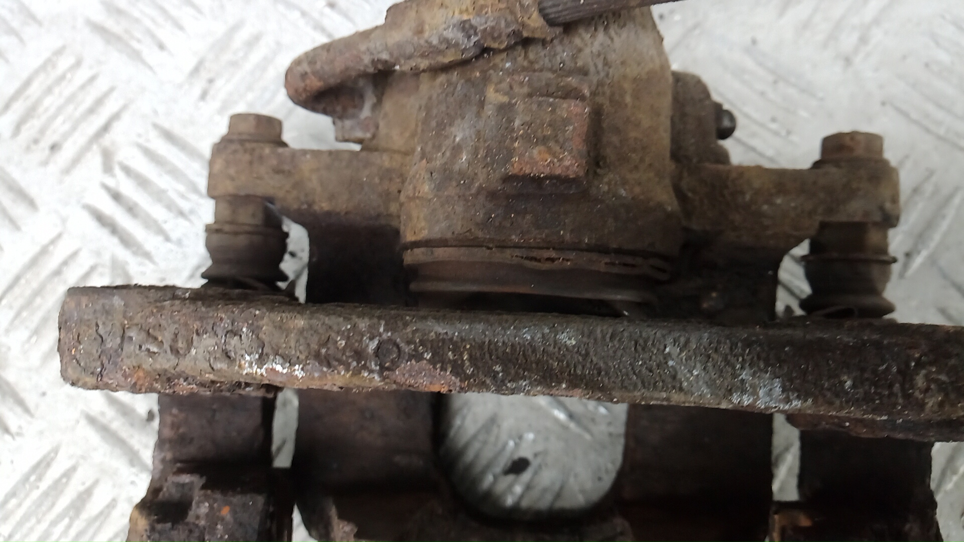 Суппорт задний левый