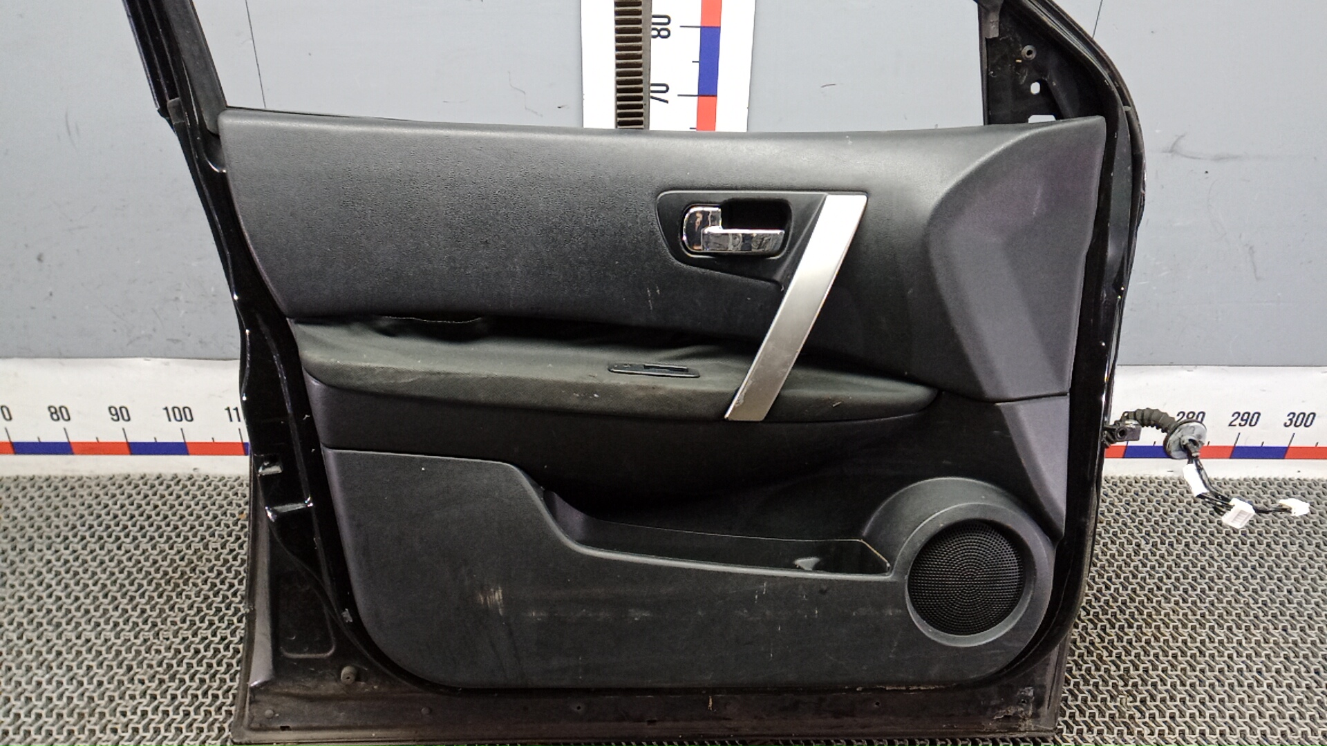 Дверь передняя левая