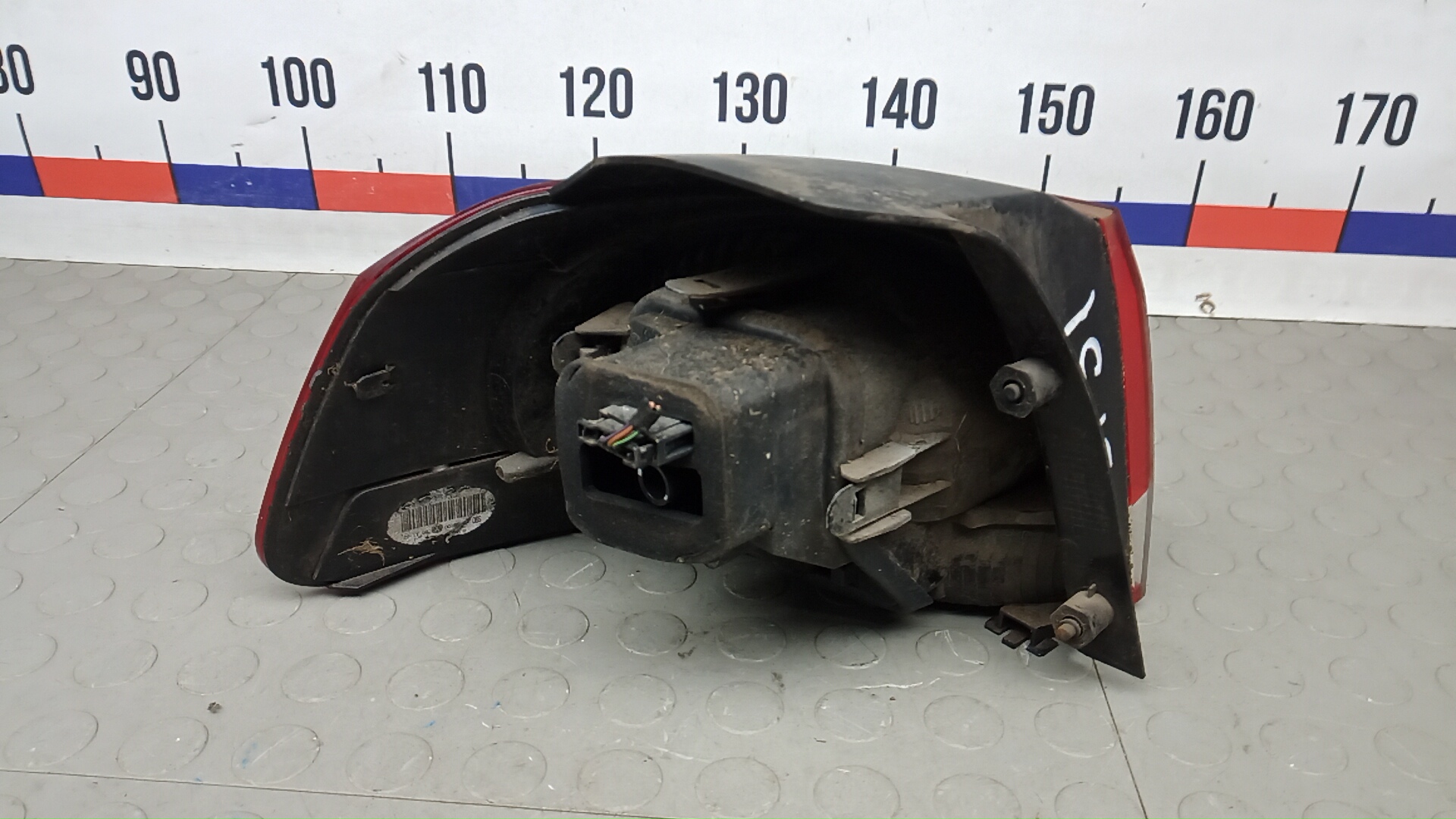 Фонарь задний правый