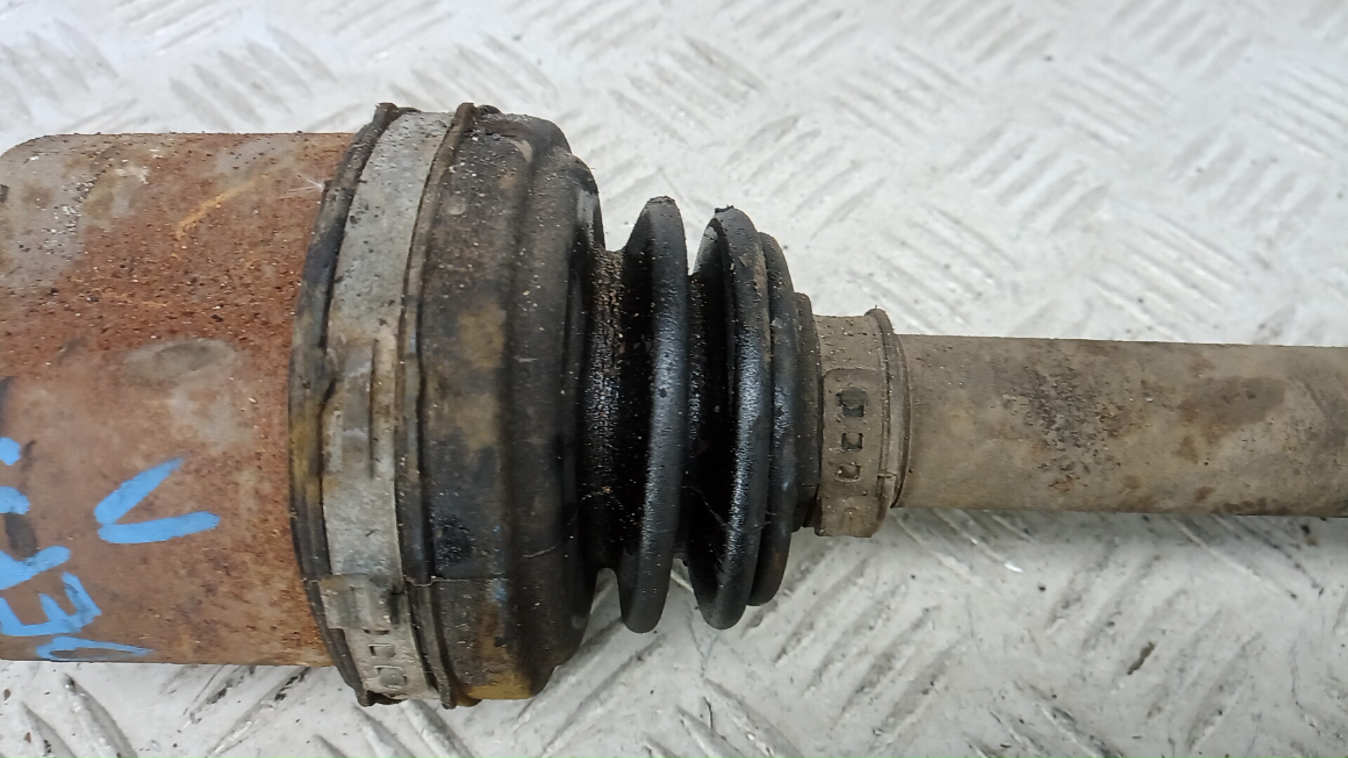 Полуось передняя левая