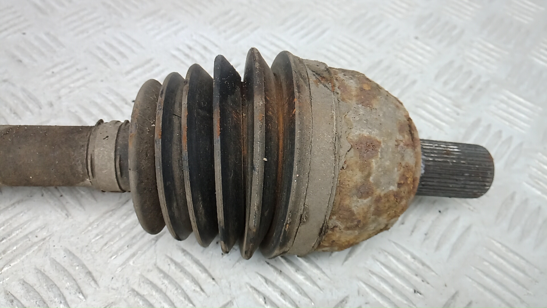 Полуось передняя левая