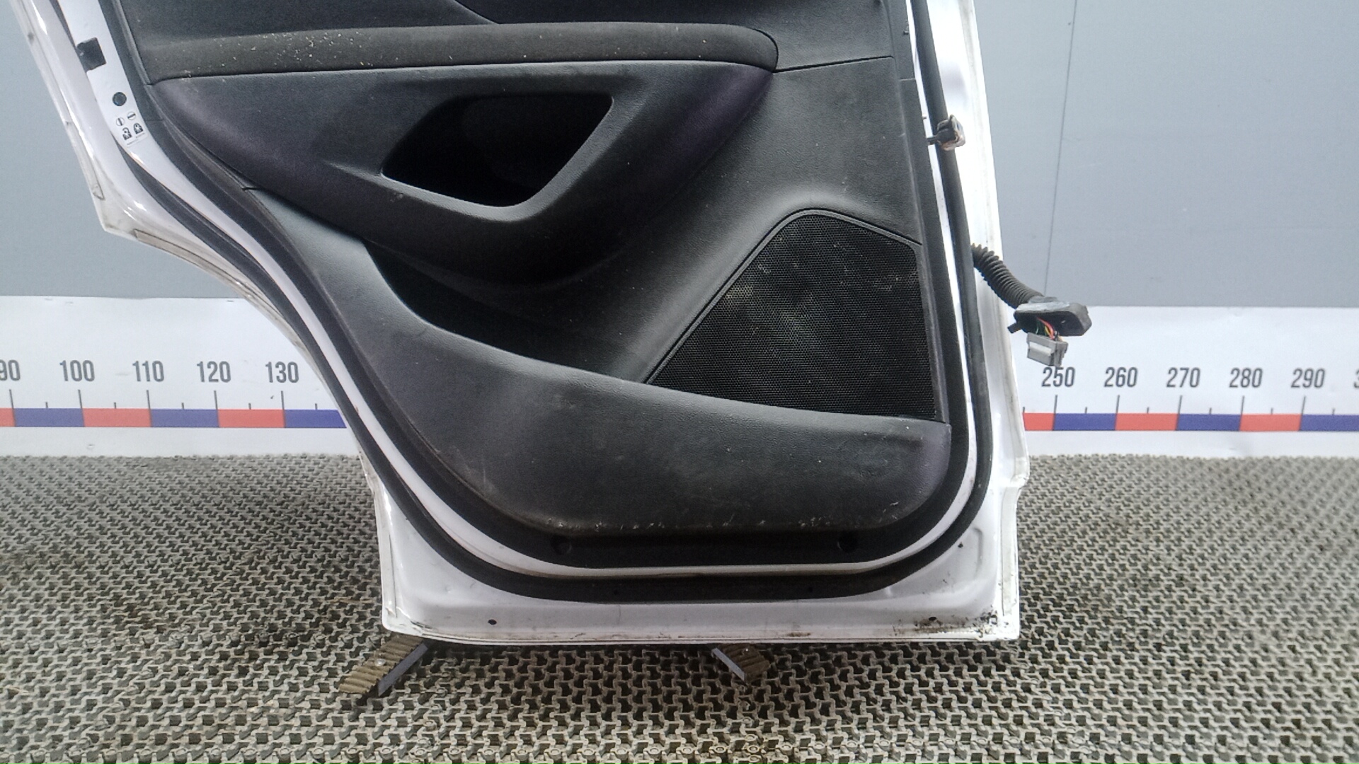 Дверь задняя левая