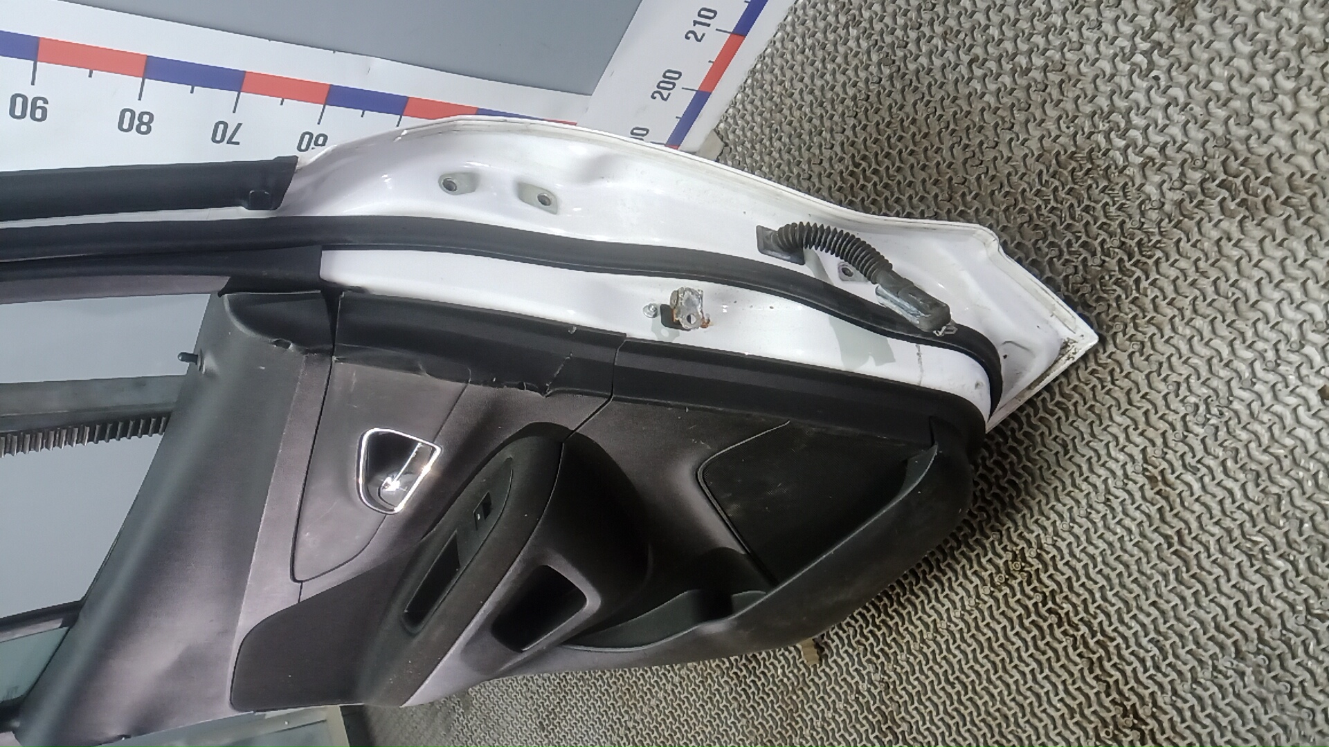 Дверь задняя левая