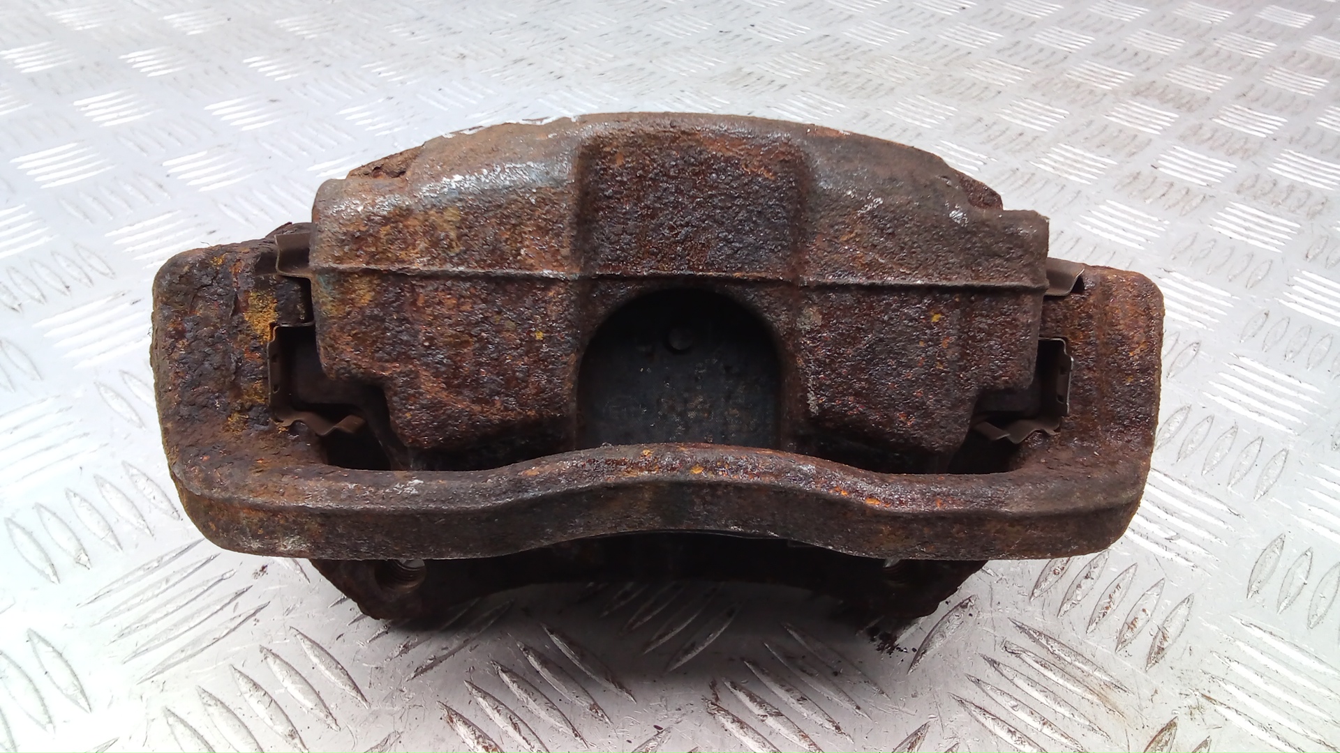 Суппорт передний левый