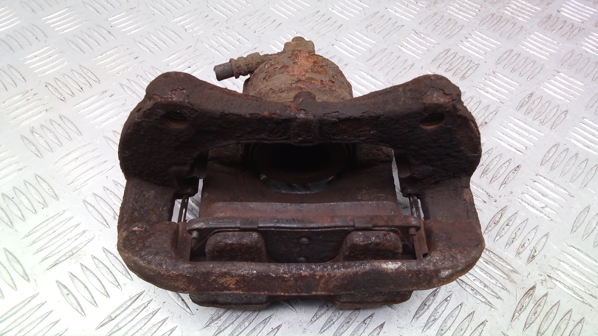 Суппорт передний левый