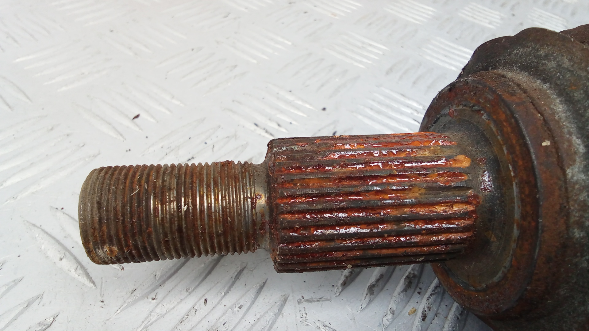 Полуось передняя левая