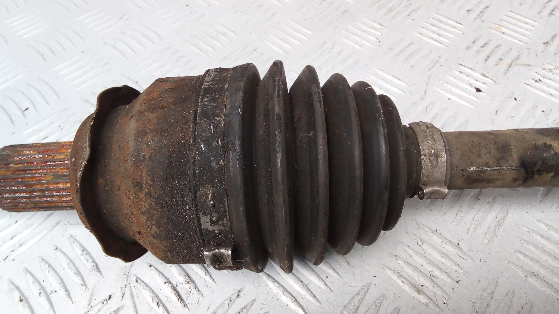 Полуось передняя левая