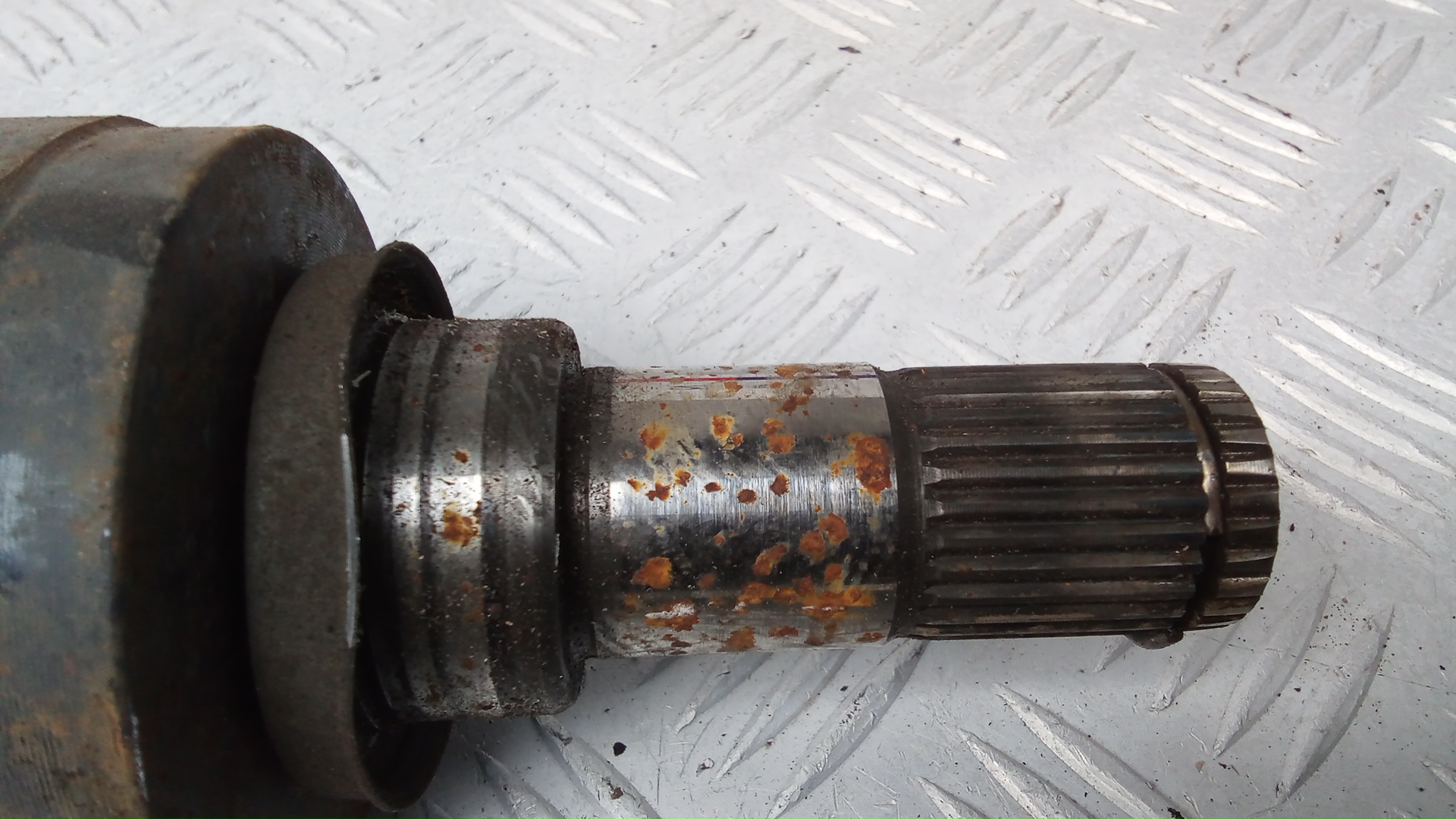 Полуось передняя левая