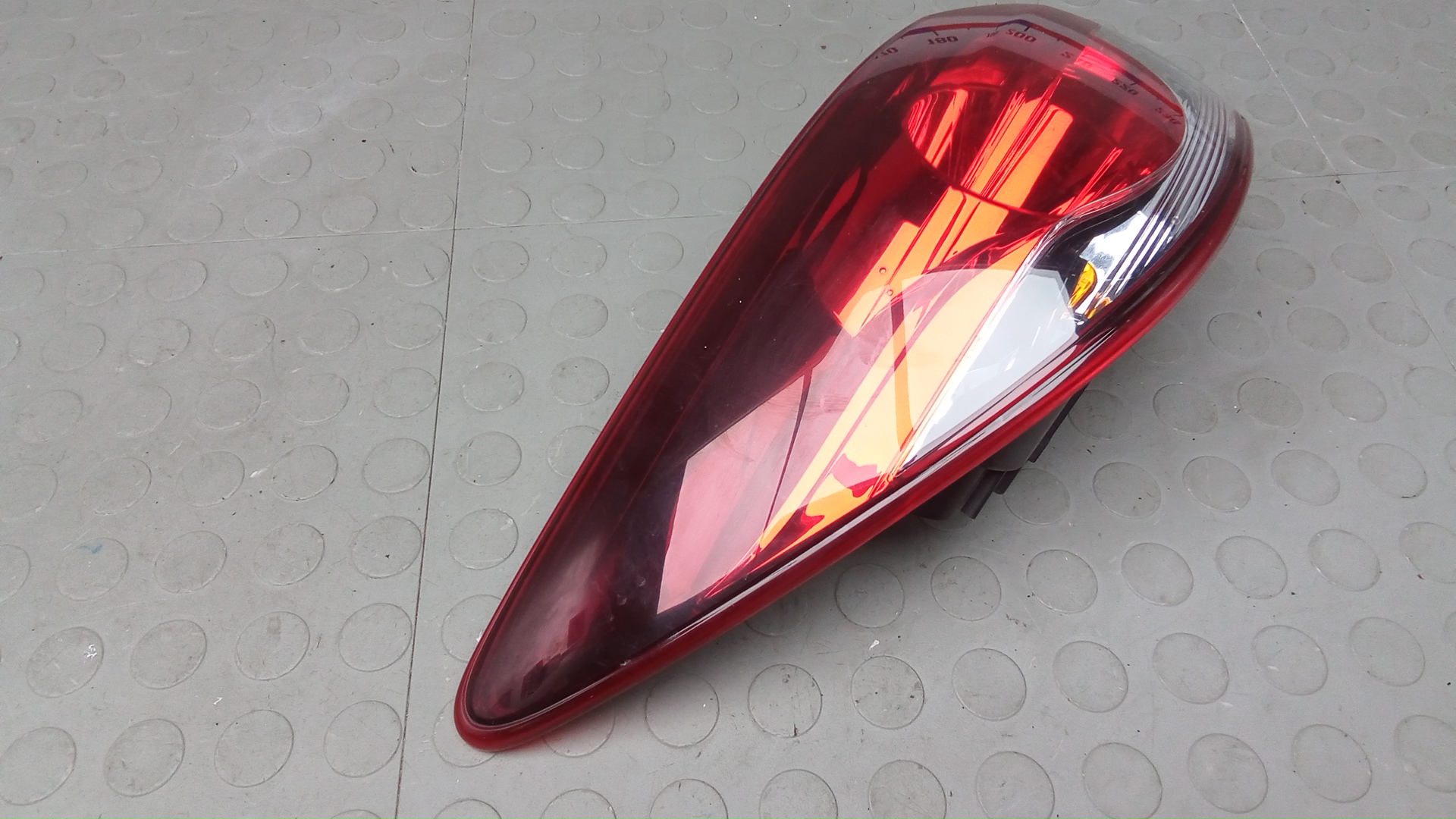 Фонарь задний левый