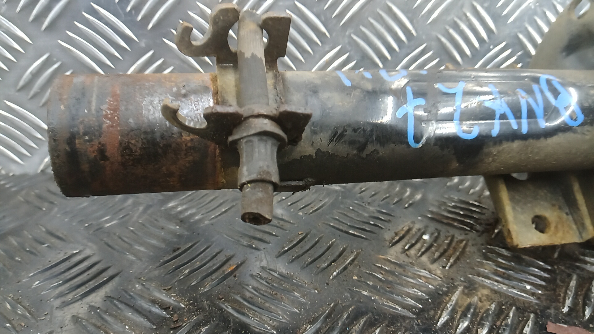 Амортизатор передний левый