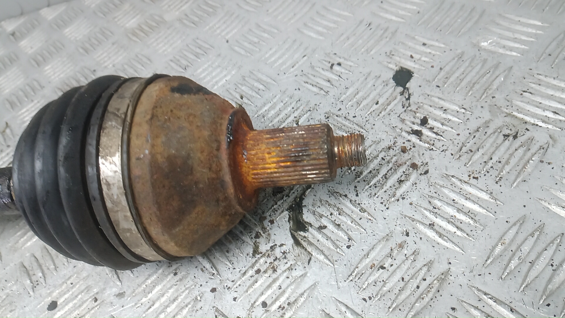 Полуось передняя левая