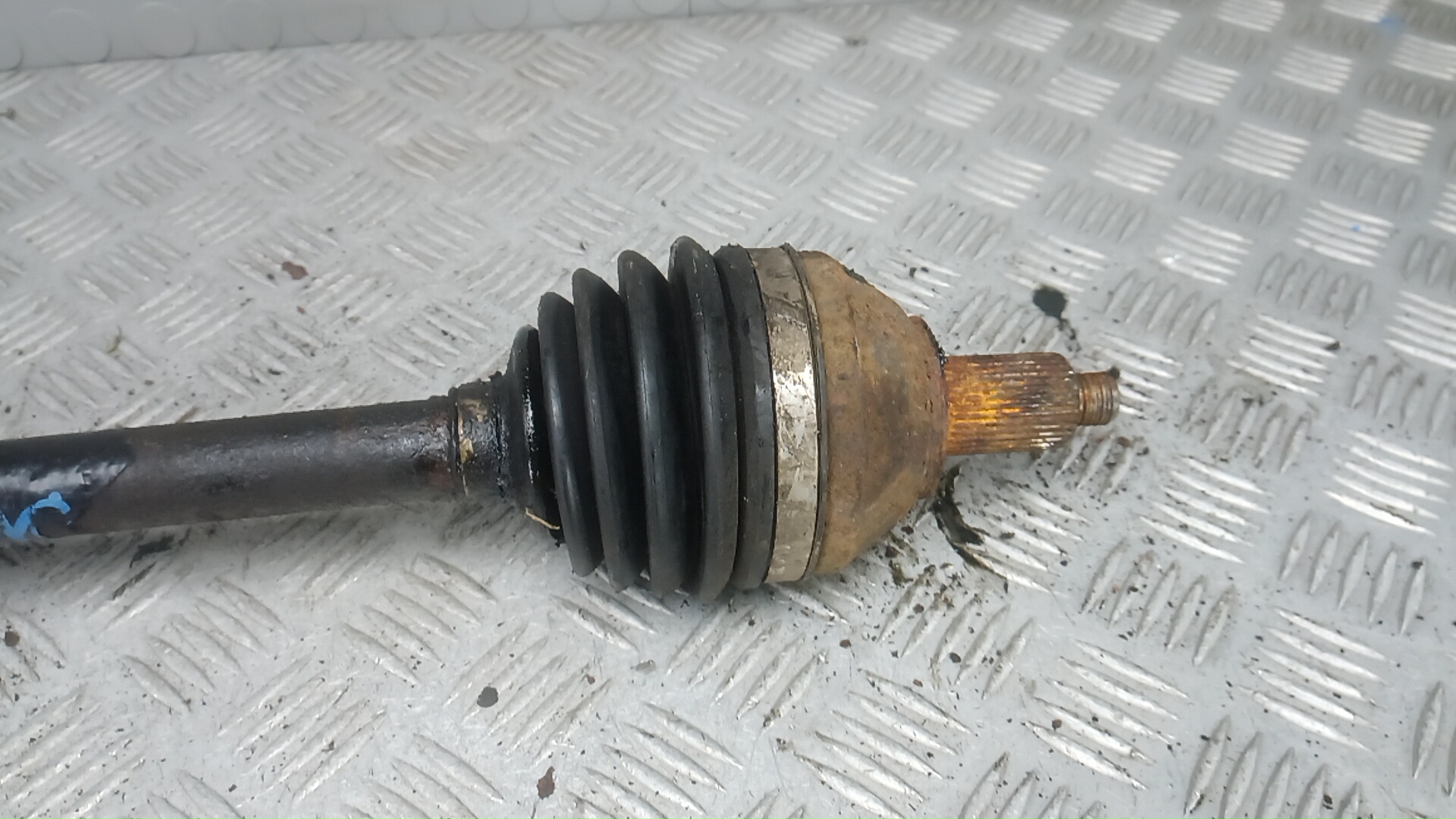 Полуось передняя левая