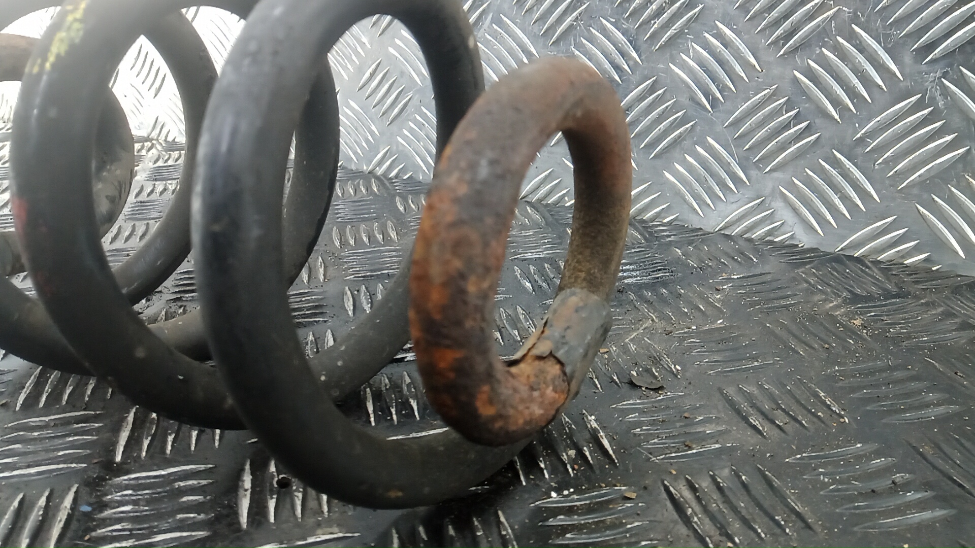 Пружина задняя