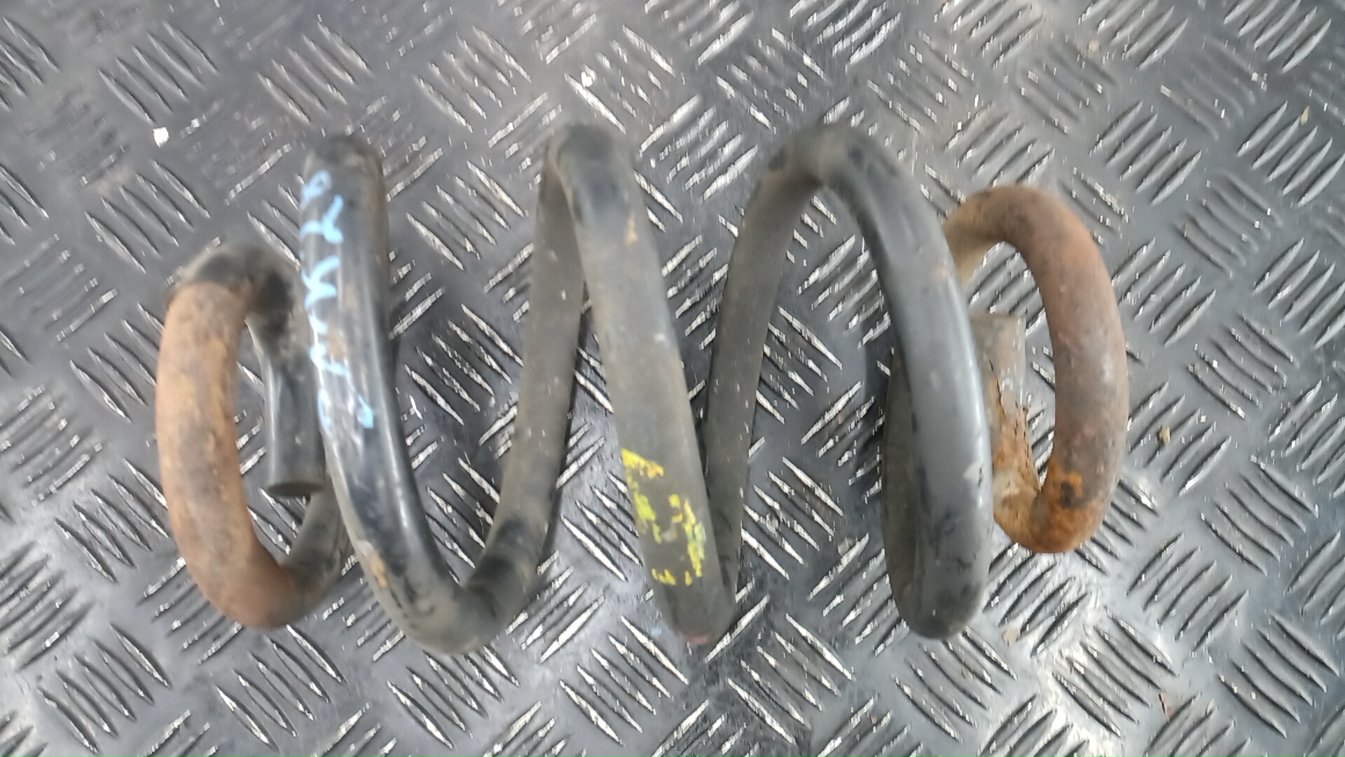 Пружина задняя