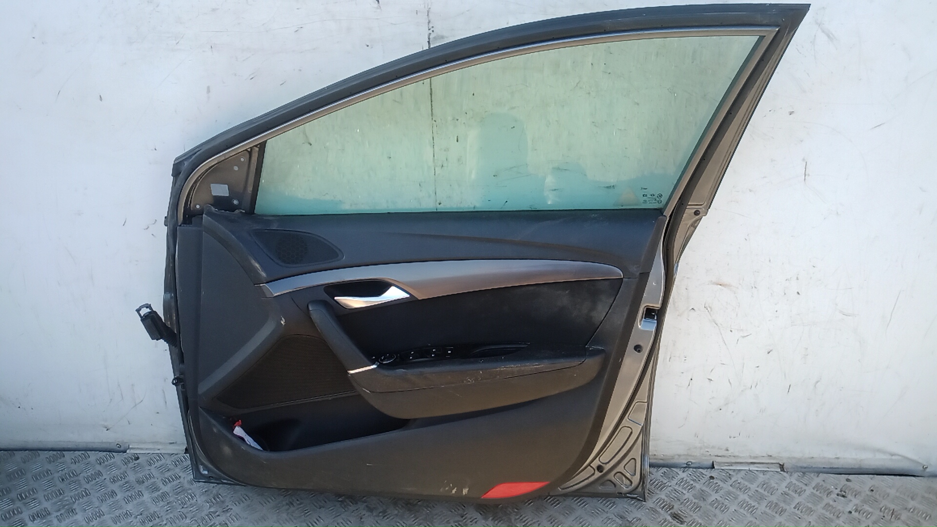 Дверь передняя правая