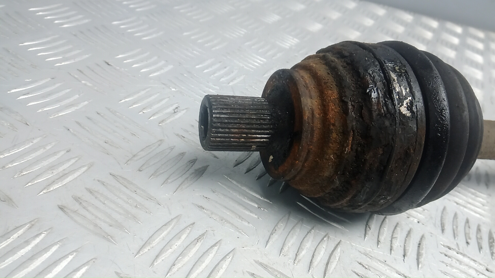 Полуось передняя левая