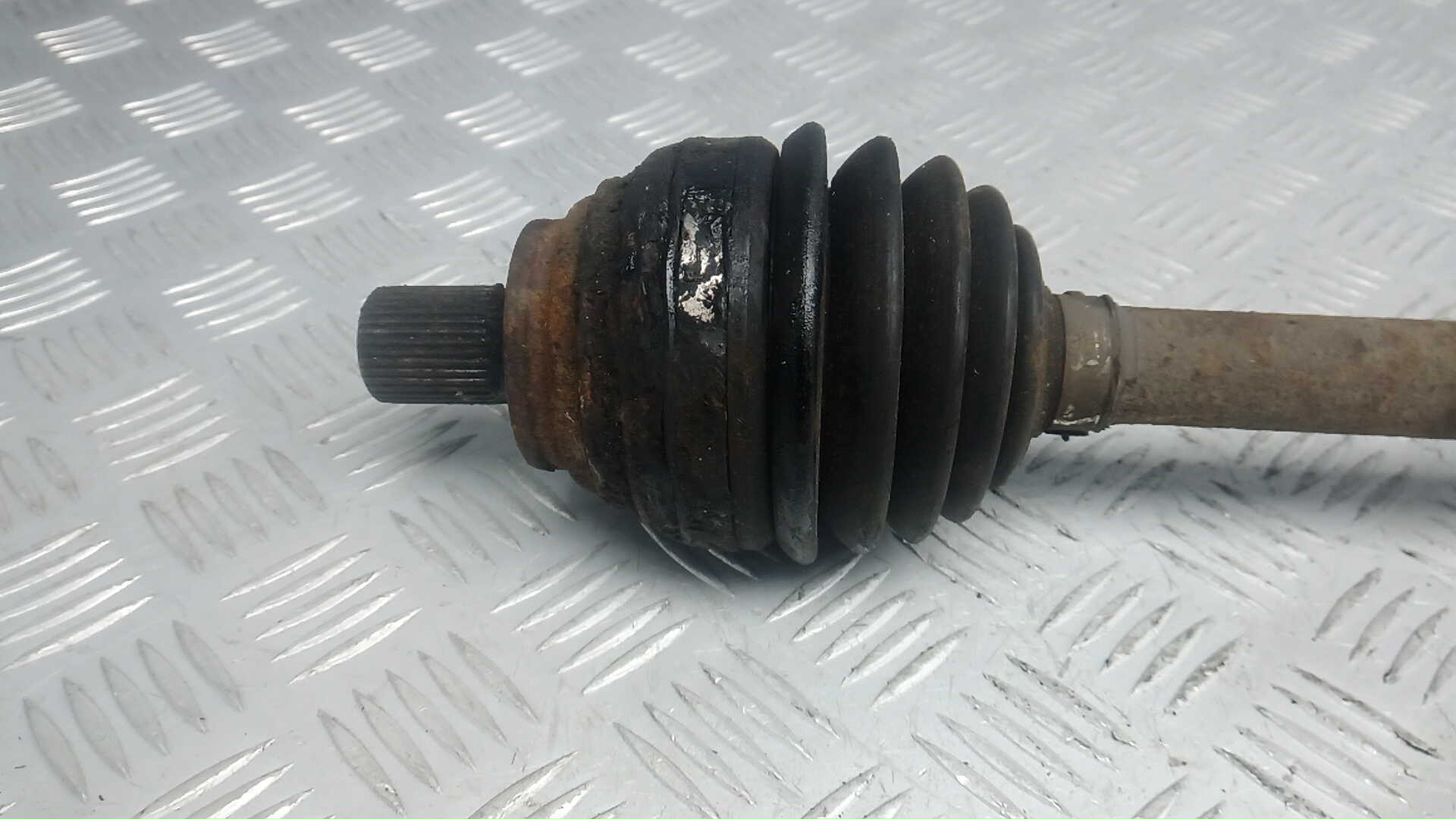 Полуось передняя левая