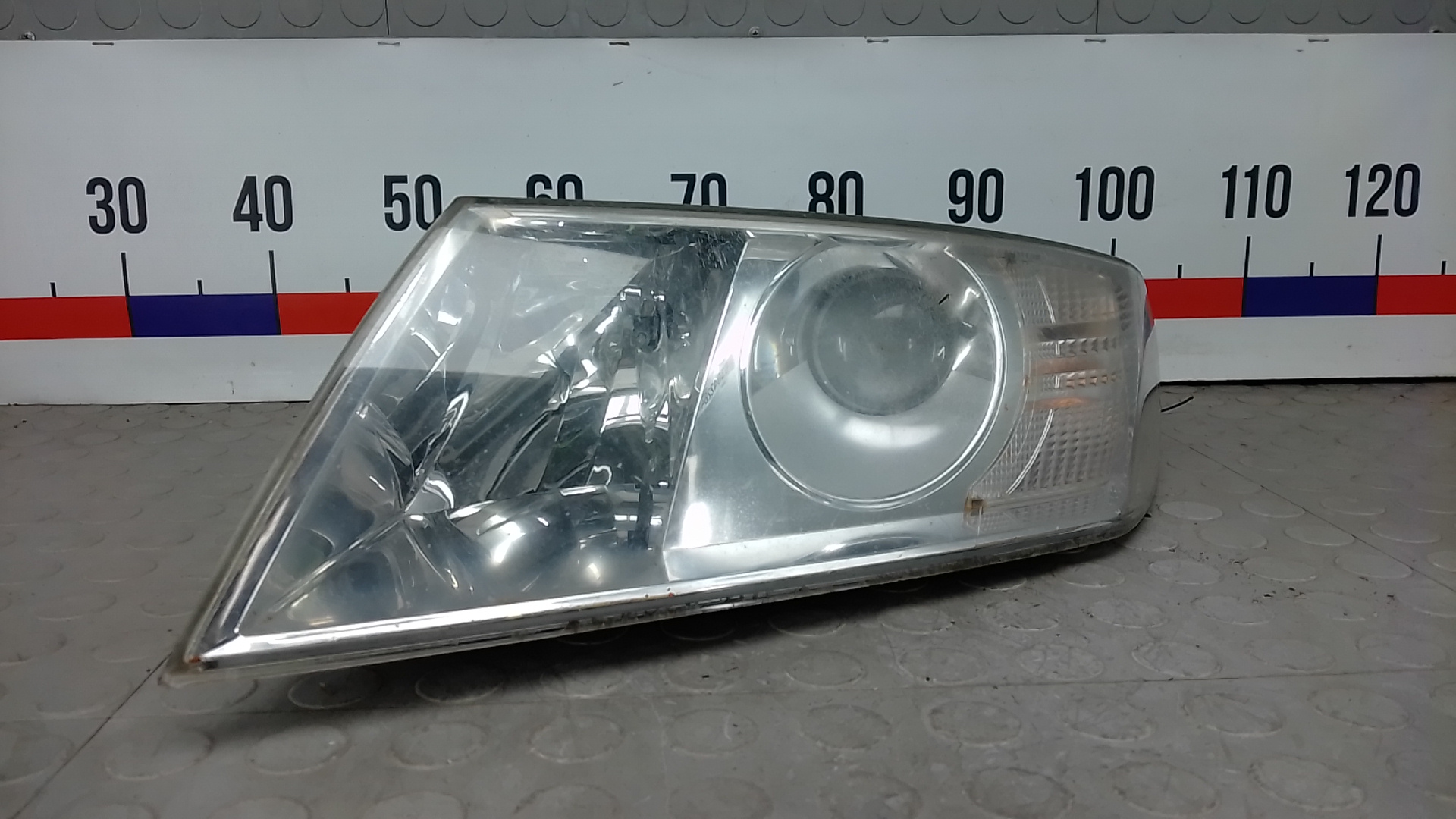 Фара левая