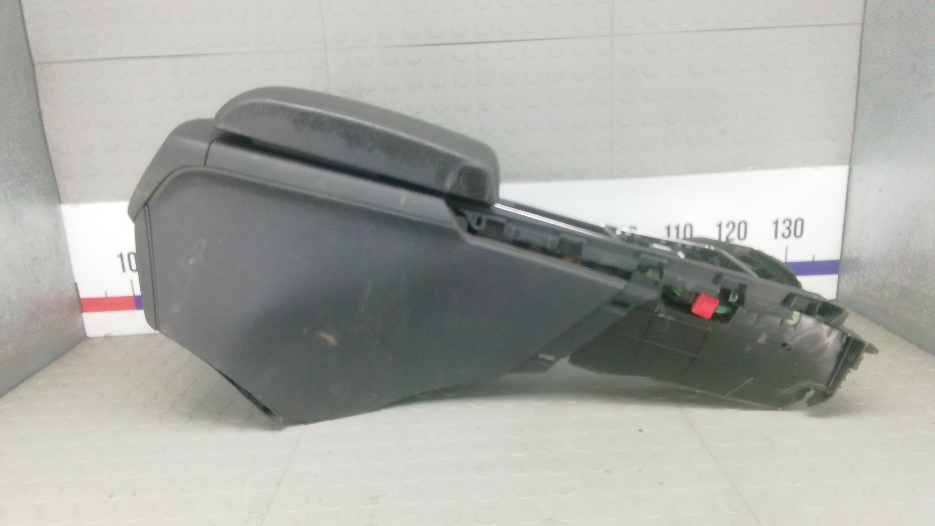 Подлокотник