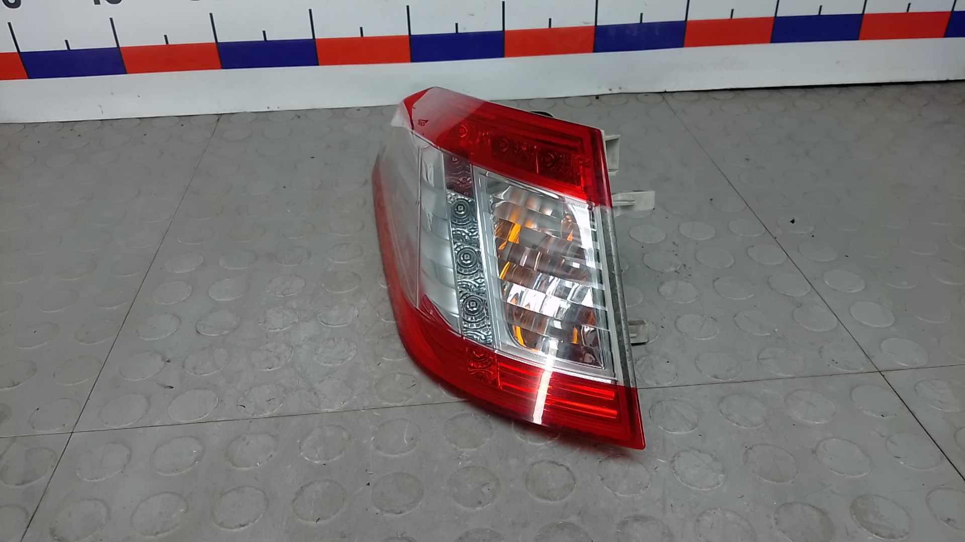 Фонарь задний левый