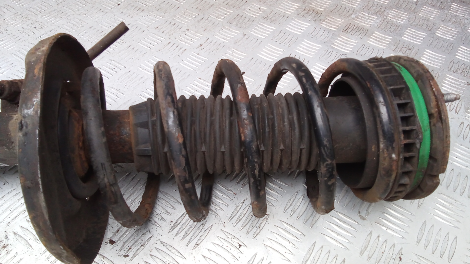 Амортизатор передний правый