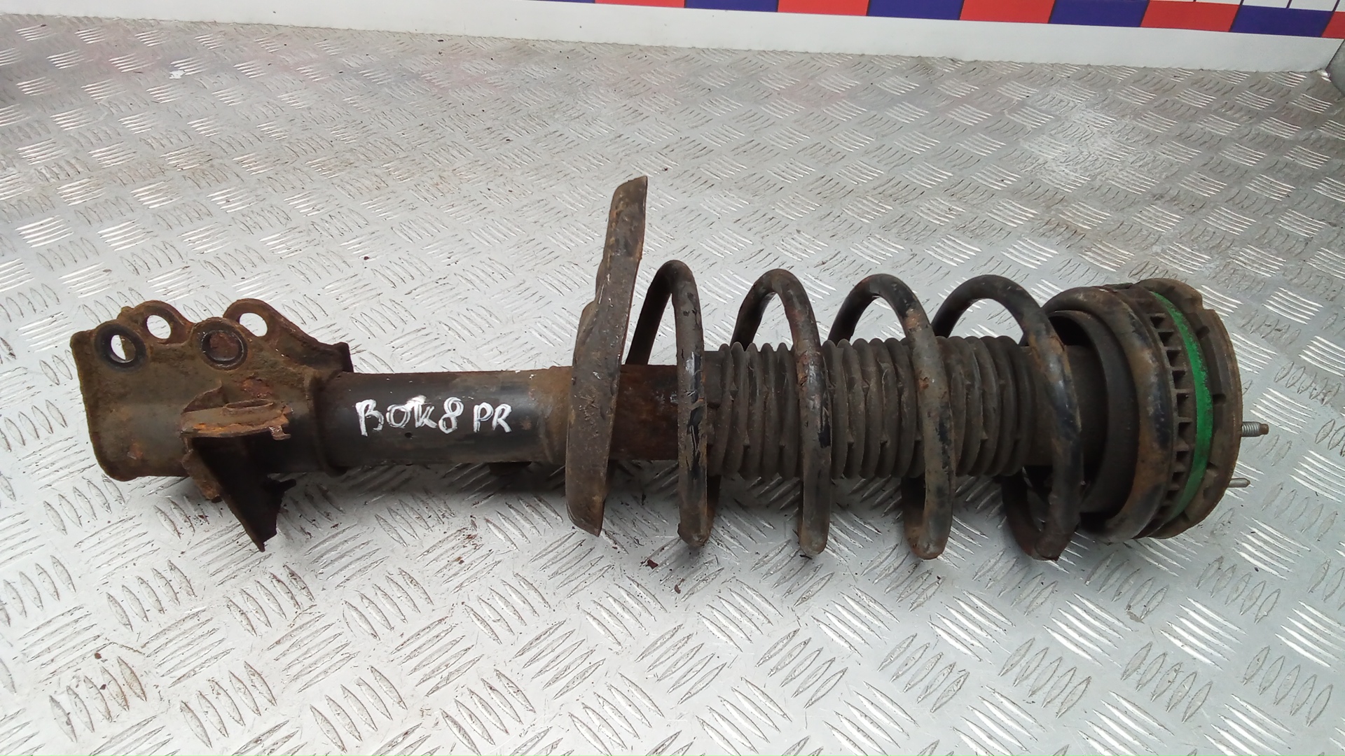 Амортизатор передний правый