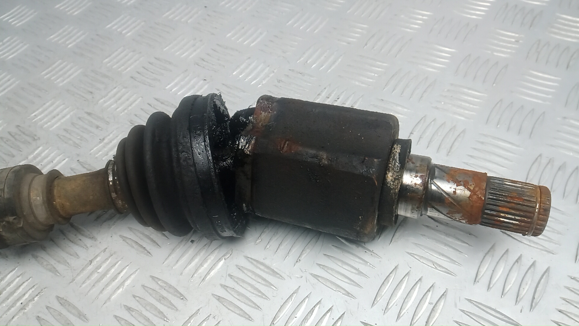 Полуось передняя левая