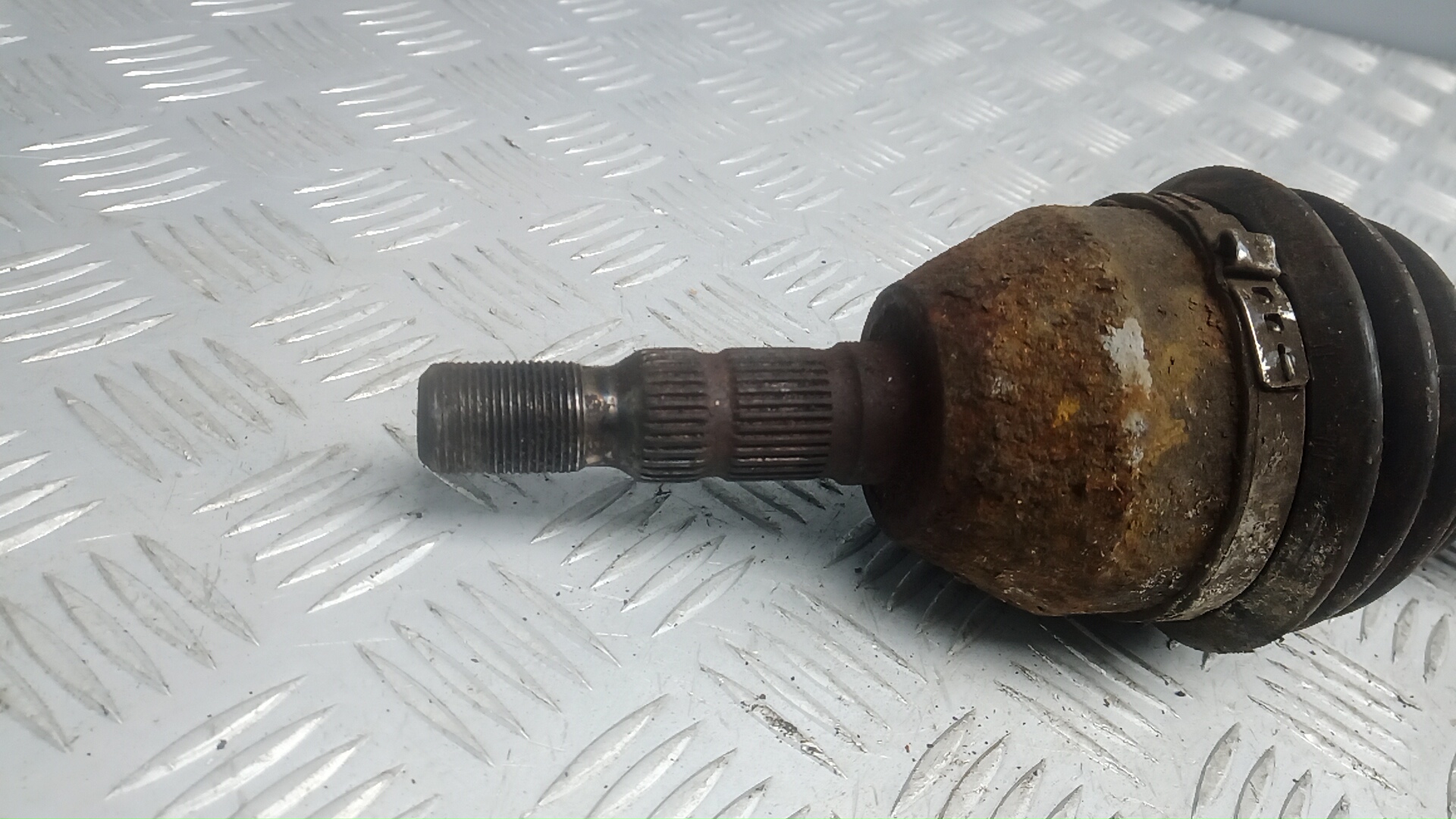 Полуось передняя левая